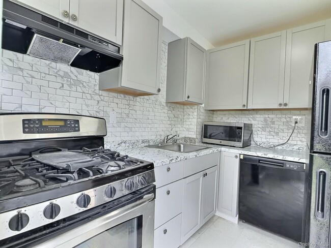 Foto del edificio - 46 N Gilmore Blvd