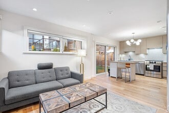 Building Photo - 2764 W 10th Ave