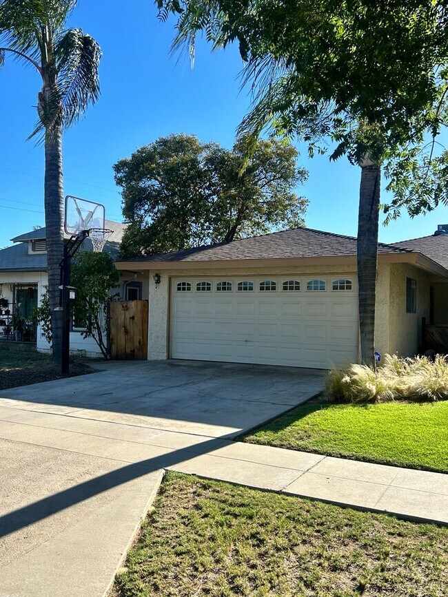 Building Photo - Single Family Home