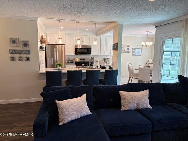 Building Photo - 2111 Waters Edge Dr