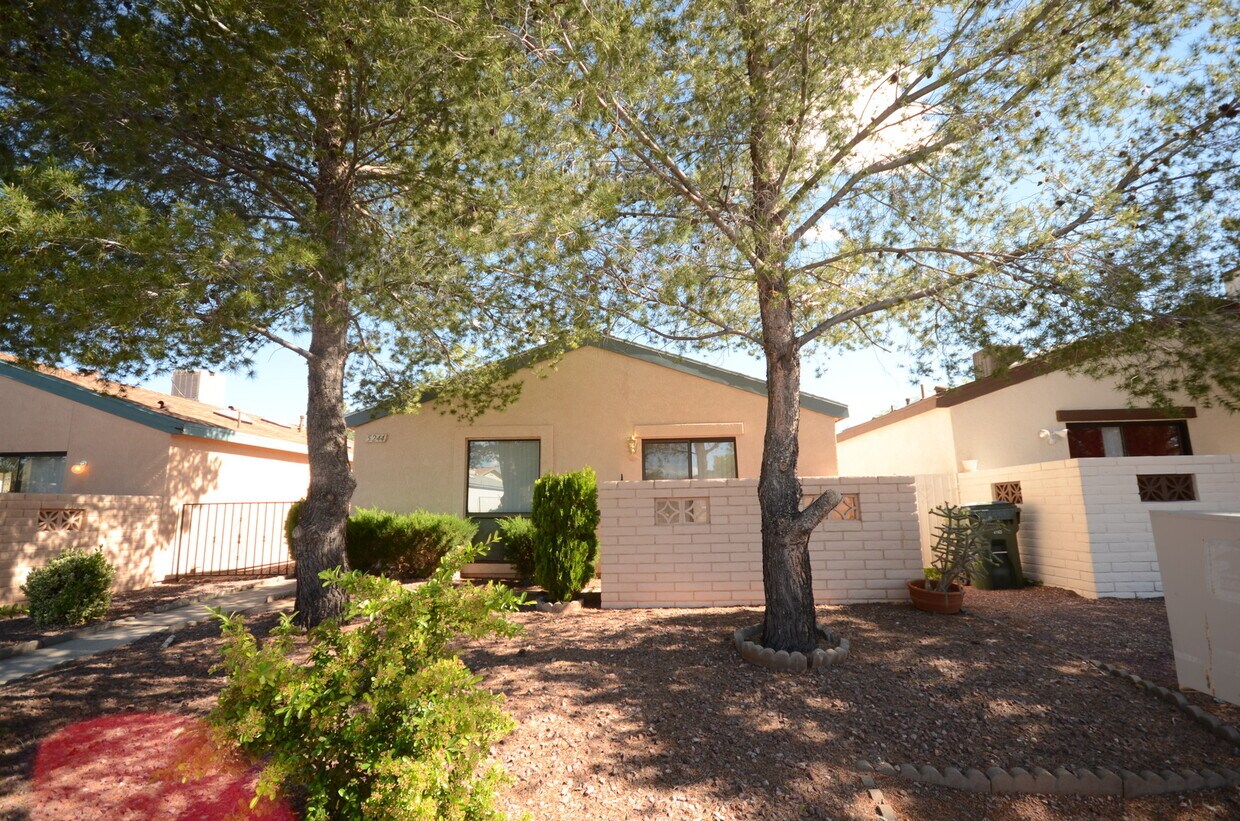 Primary Photo - Cute Condo