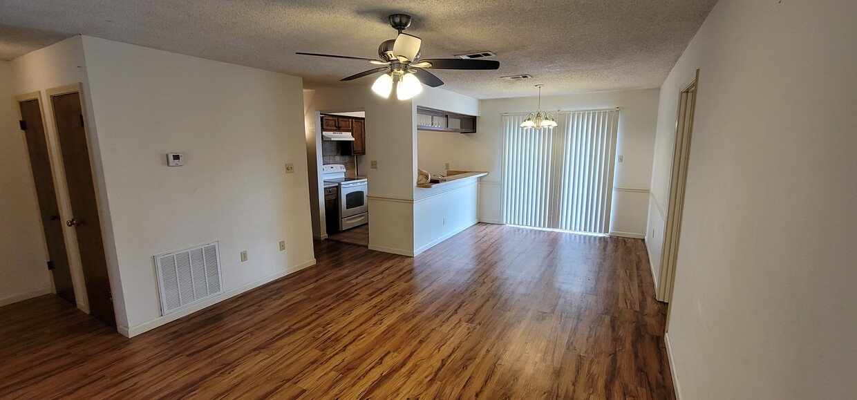 Open floor plan Living Room, Dining Area and Kitchen - 1748 Port Dr