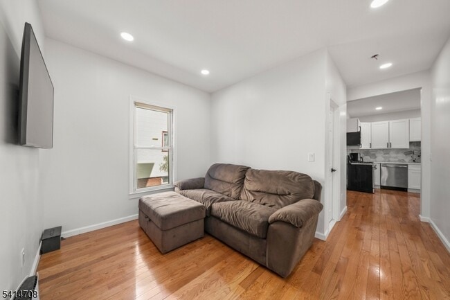 Building Photo - 31 Park Ave