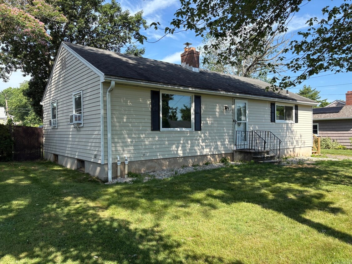 Primary Photo - 29 Carson Ave