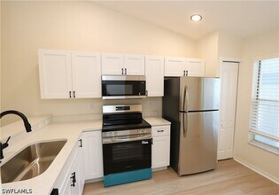 Building Photo - 1042 Mainsail Dr