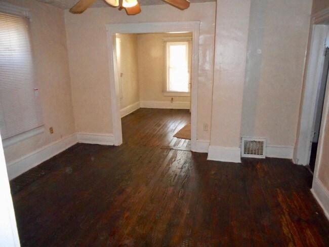 Building Photo - 2227 Oakdale Ave