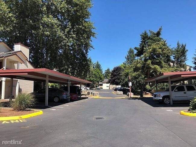 Building Photo - 15405 Des Moines Memorial Dr S