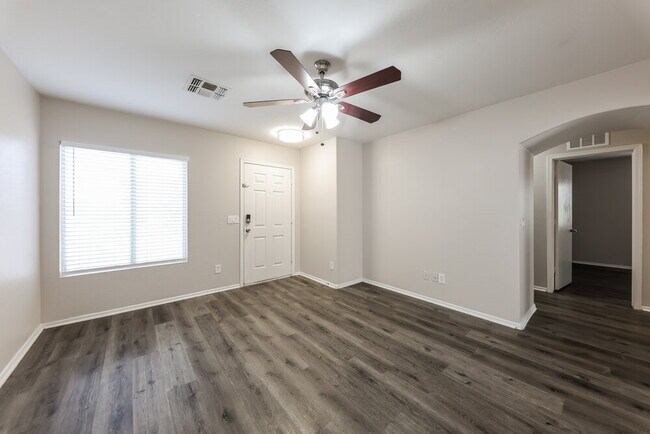 Building Photo - 11834 W Sunnyside Dr