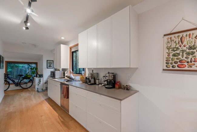Foto del edificio - 3038 NW 72nd St
