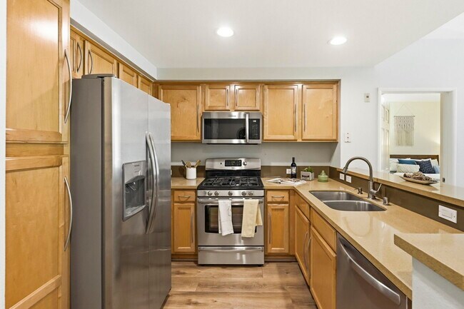 Building Photo - 280 Caldecott Ln