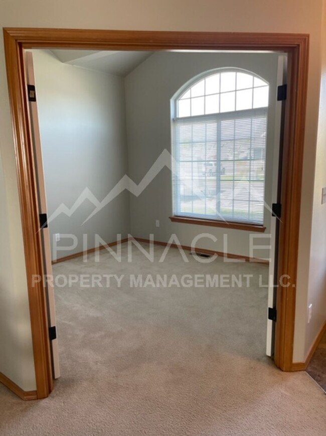 Building Photo - 4 Bedroom Ellensburg Home