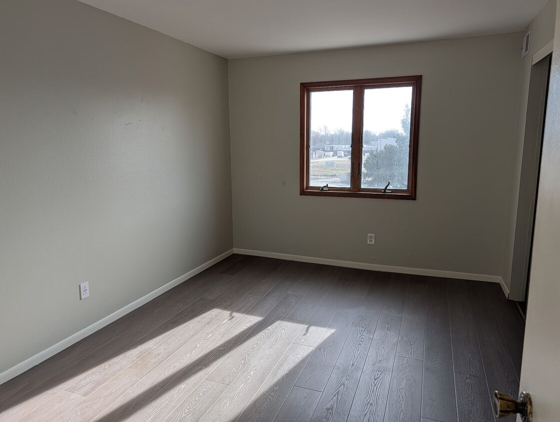 Building Photo - Denney - 303