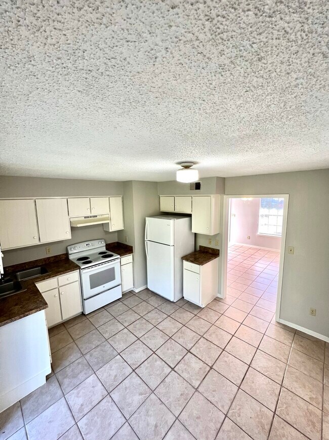 Building Photo - 700 Tumbleweed Trl