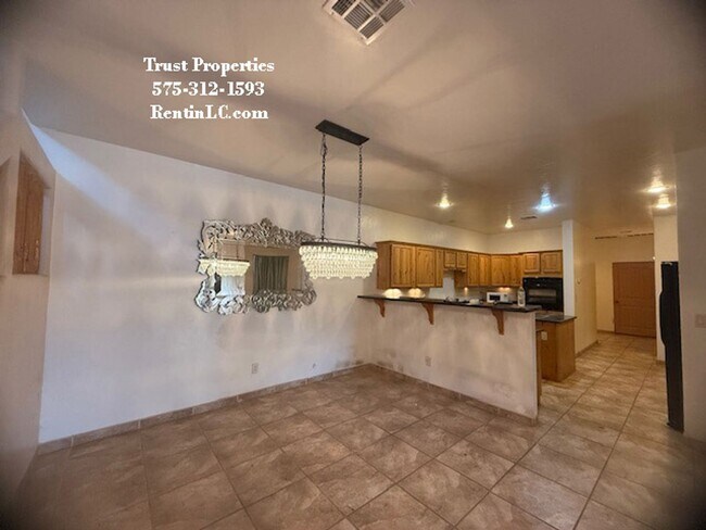 Foto del edificio - Large Duplex that backs to parks