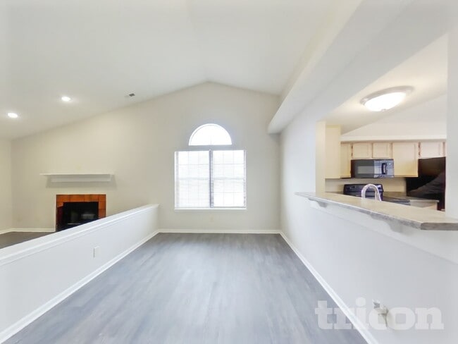 Building Photo - 6621 Pamona Cir