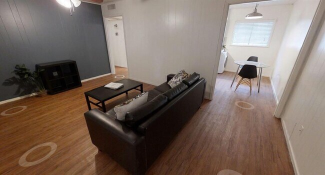 Foto del edificio - 3011 Whitis Ave