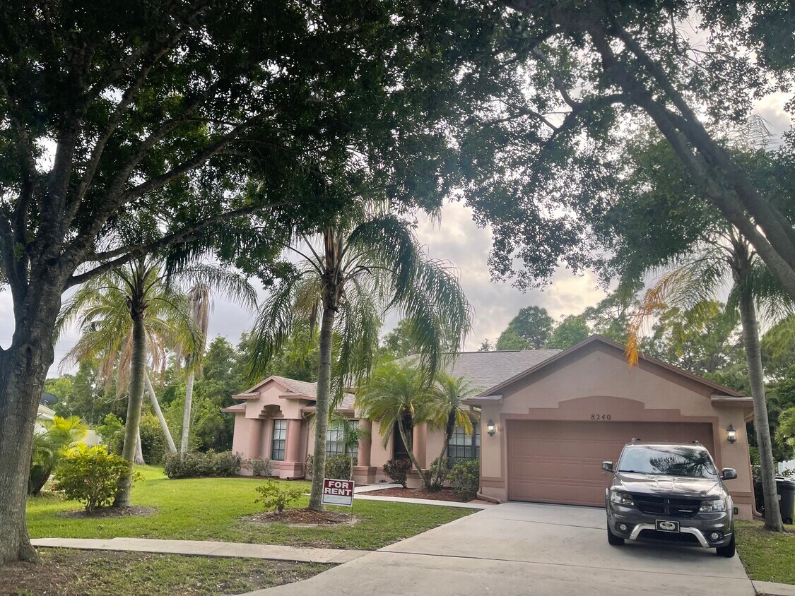 8240 Sand Pine Cir, Port Saint Lucie, FL 34952 House Rental in Port