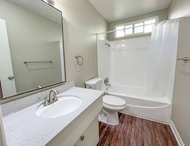 Foto del edificio - 1058 Roewill Dr