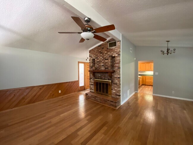 Building Photo - Dream Coastal Living in Neptune Beach!