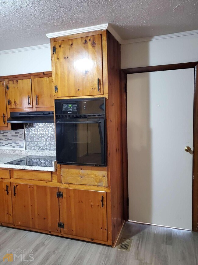 Foto del edificio - 911 N Jefferson St NE