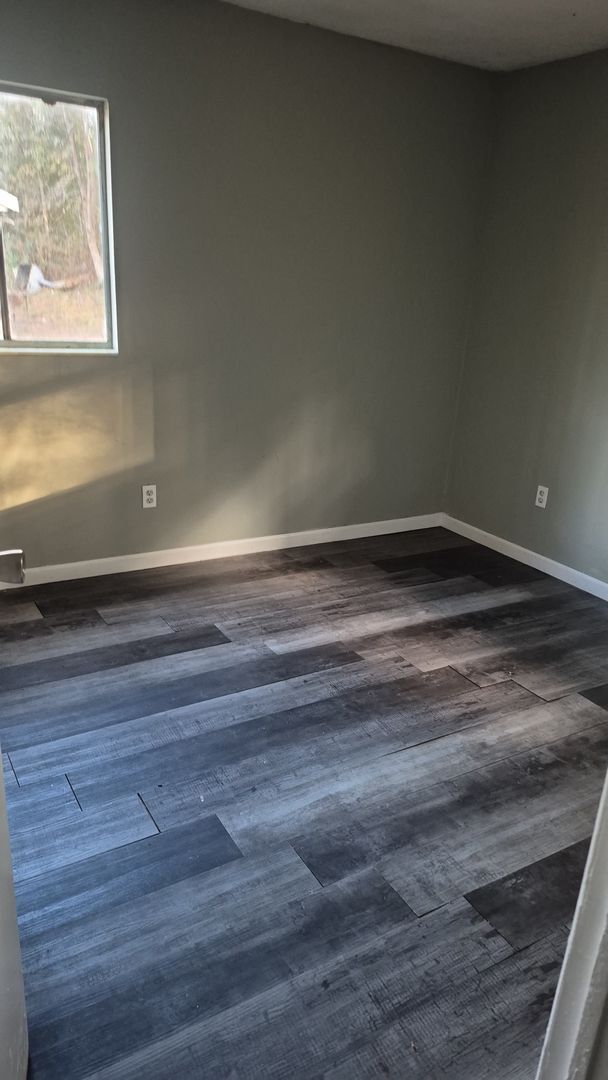 Building Photo - Clean 2BR/1BA with Newer Floors — Available Now