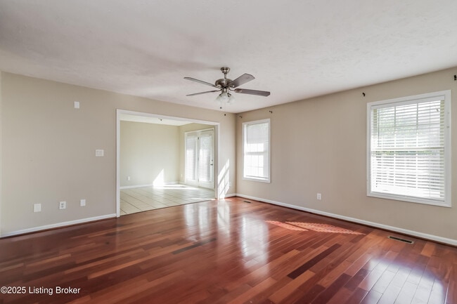 Foto del edificio - 9303 Longhorn Ct