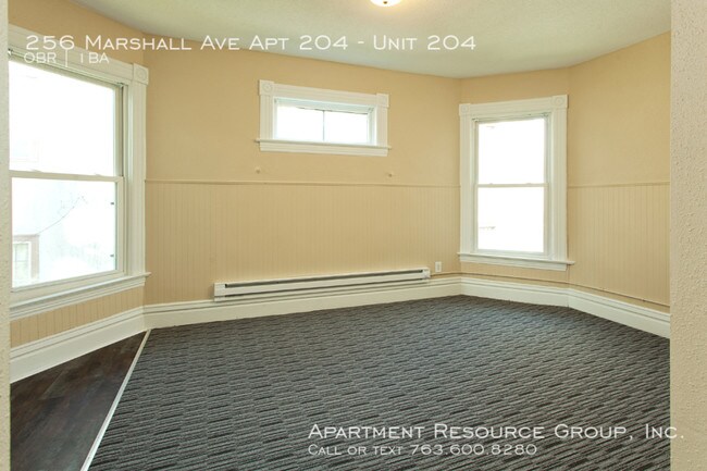 Building Photo - Amazing Cathedral Hill Studio Apartment