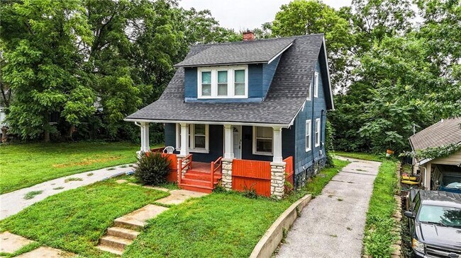 Foto del edificio - Great 2 bedroom 2 FULL bathrooms remodeled...