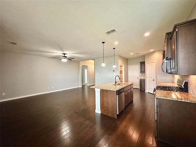Foto del edificio - 1100 Blooming Prairie Trail