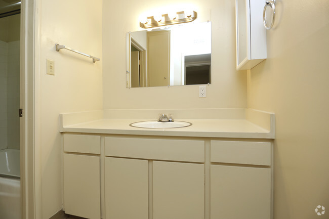 Bathroom - Shelfield Apartments