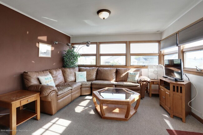 Foto del edificio - 201 Forman Ave