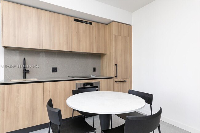 Foto del edificio - 121 NE 5th St