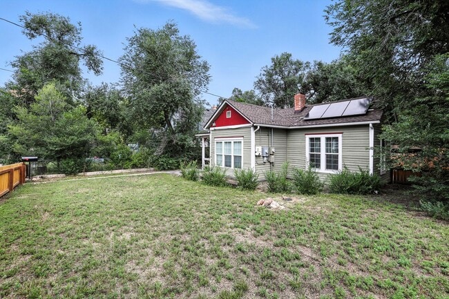 Building Photo - Beautifully Renovated Home with Modern Com...