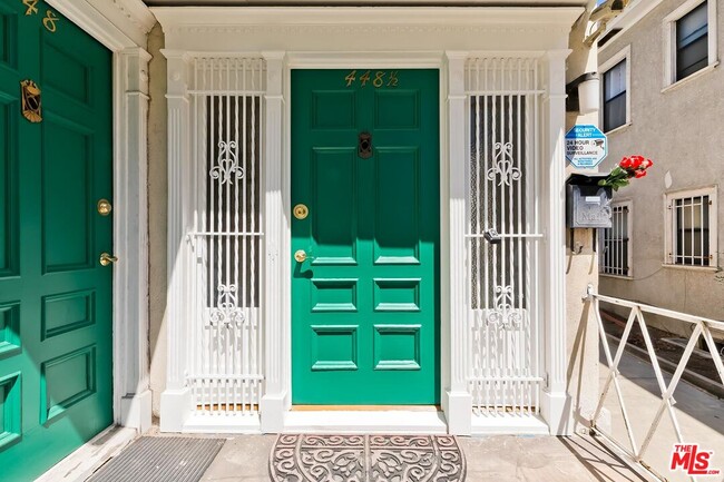 Building Photo - 448 1/2 S Wilton Pl