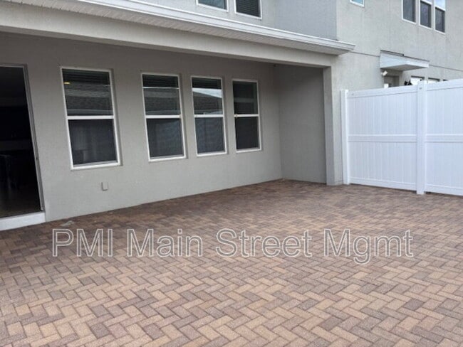 Foto del edificio - 8130 Red Stopper Ln