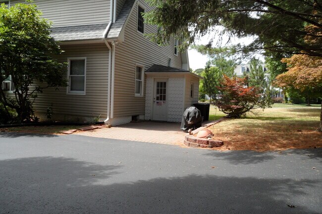 Foto del edificio - 61 Hillcrest Blvd