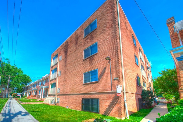 Primary Photo - 1715 Minnesota Ave SE