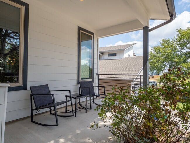 Building Photo - 6108 Friendswood Dr