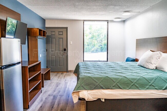 Building Photo - 300 Merchant Dr