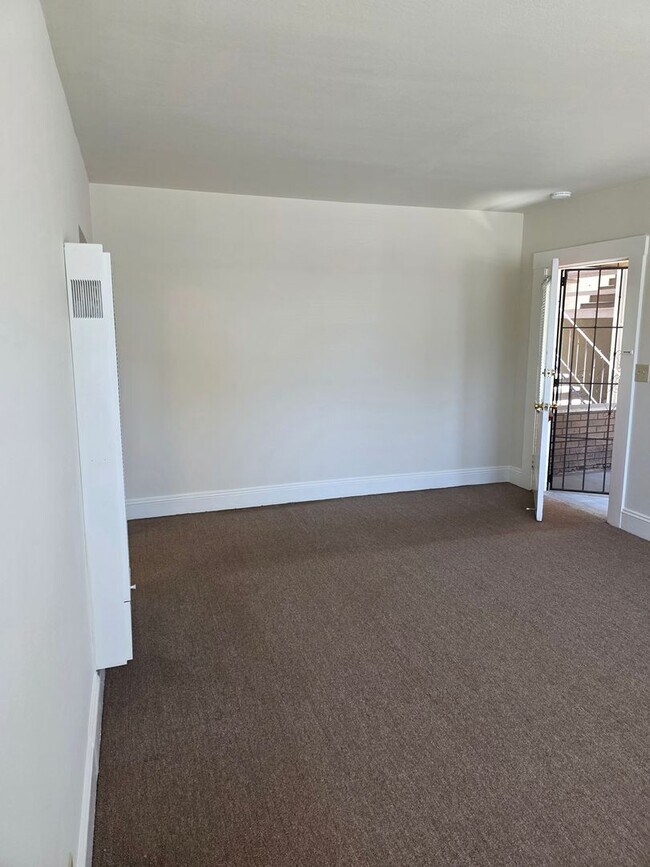Foto del edificio - 422 E 15th St