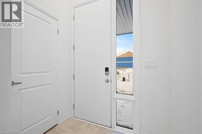 Building Photo - 901 Douro St