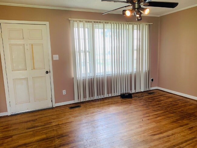 Building Photo - CUTE 3 BR, 1 BA BRICK HOME IN CONVENIENT MT OLIVE LOCATION