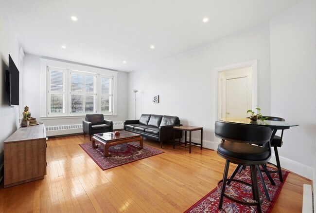 Building Photo - 520 Beacon St