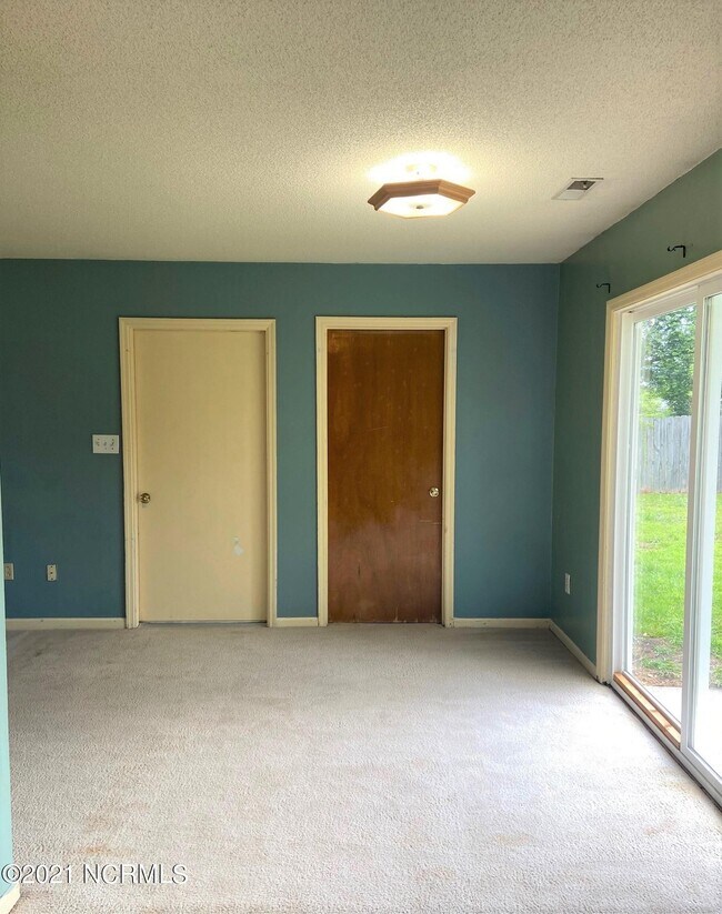 Foto del edificio - 1211 Blue Creek Rd