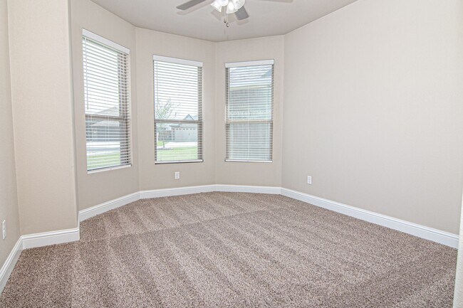 Building Photo - 6014 Sunrise Way