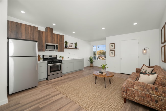 Building Photo - 3203 E 30th Ave