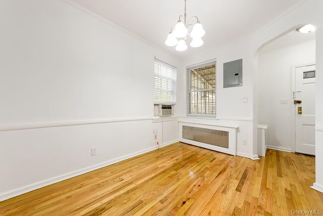 Building Photo - 545 E 93rd St