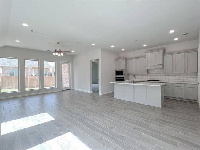 Building Photo - 221 Barton Oak Trl