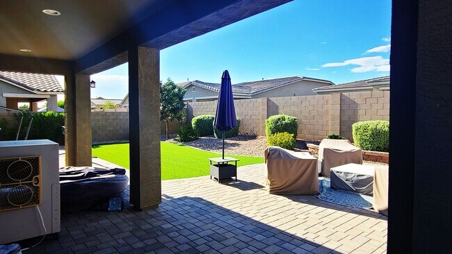 Building Photo - Like new 4-bedroom with Teen suite & Commu...