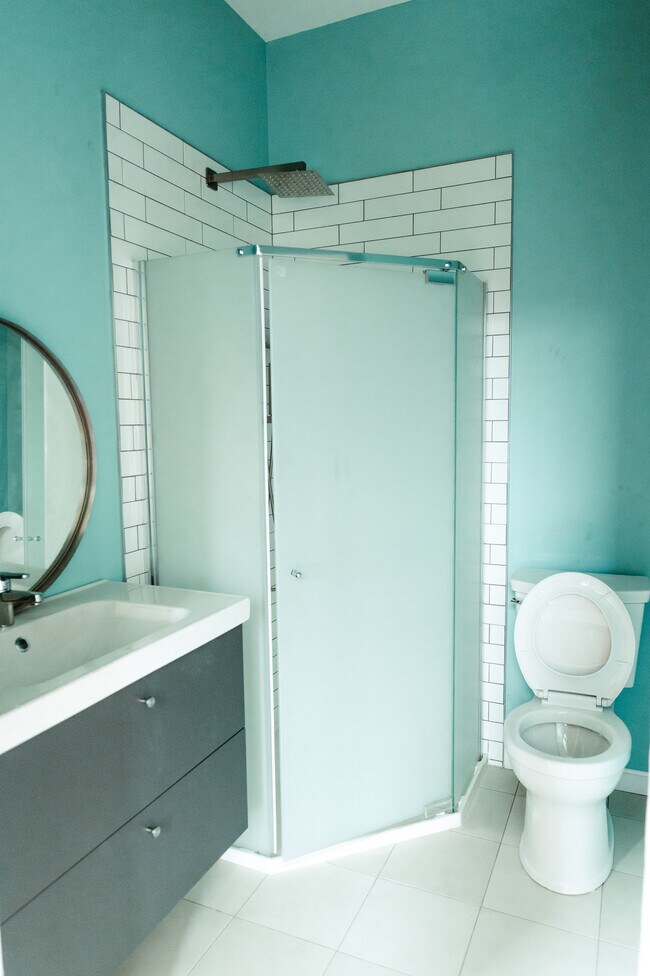 bath - 401 Fairfield Ave